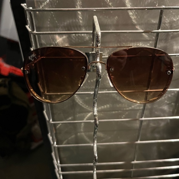 Chic Brown Aviator Sunglasses main image 4